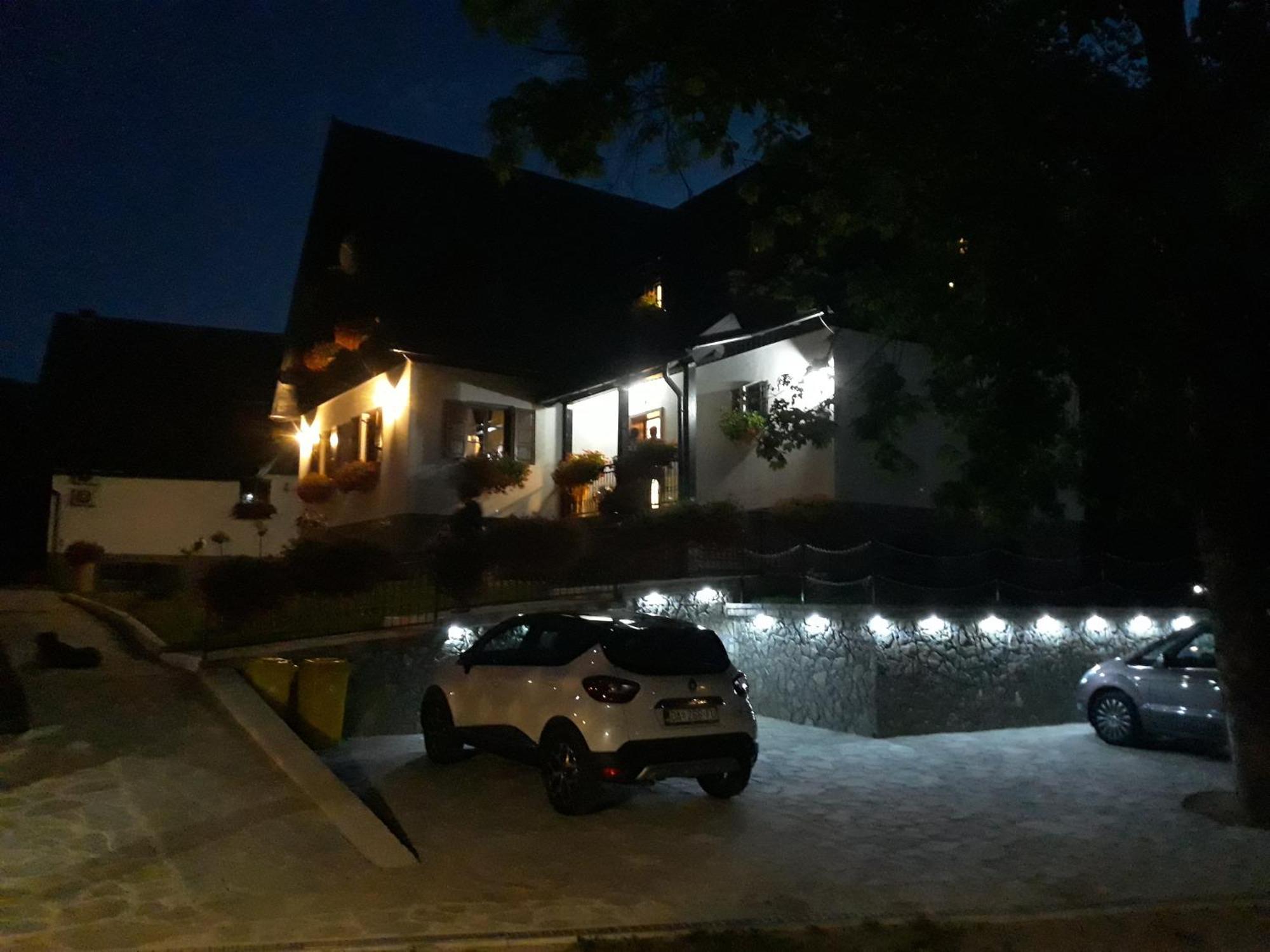فندق بنسيون بريزا Plitvička Jezera المظهر الخارجي الصورة